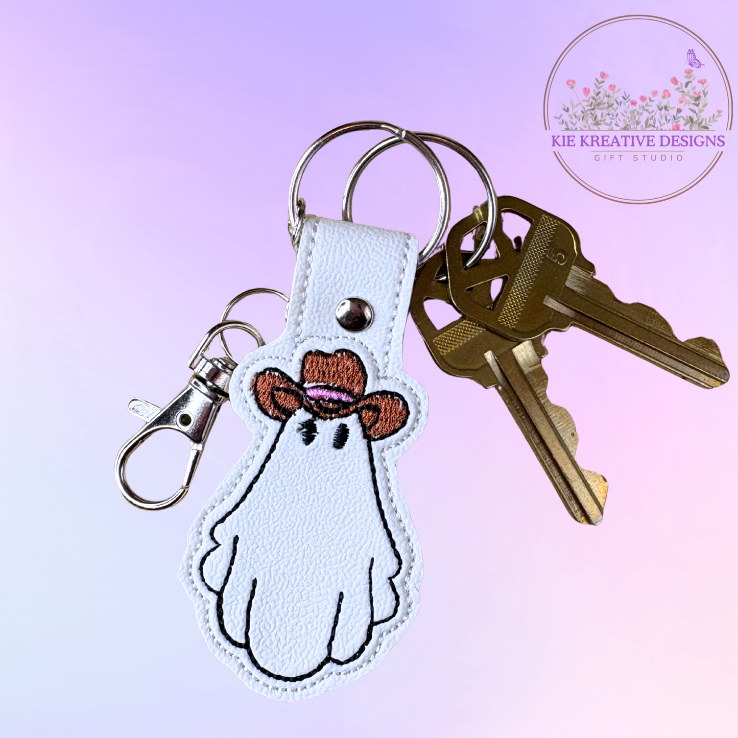 Embroidered Cowboy Ghost Keychain – Cute Halloween Keychain | Western Ghost Bag Charm | Spooky Aesthetic Key Ring | Fun Gift for Friends