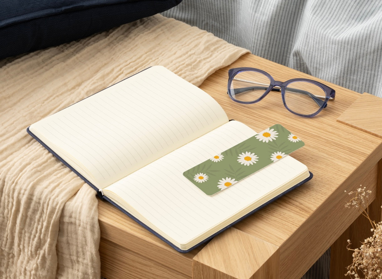 Green Daisy Bookmark | Floral Bookmark for Readers | Aesthetic Book Accessory | Cute Gift for Book Lovers | Botanical Stationery | Spring Reading Gift