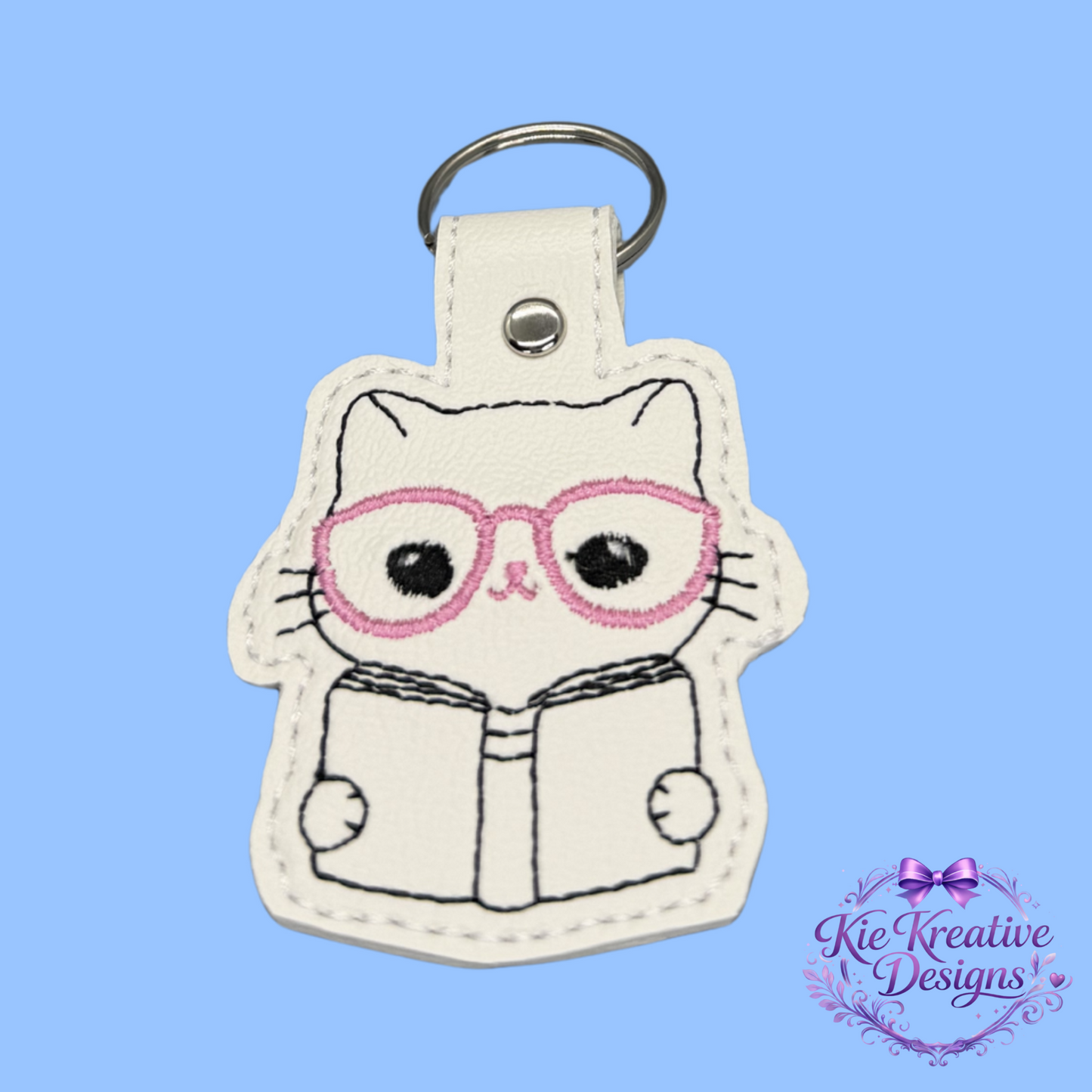 Embroidered Book Lover Cat Keychain – Cute Reading Kitty Key Fob – Bibliophile Gift – Reader Accessory – Teacher Book Club Gift