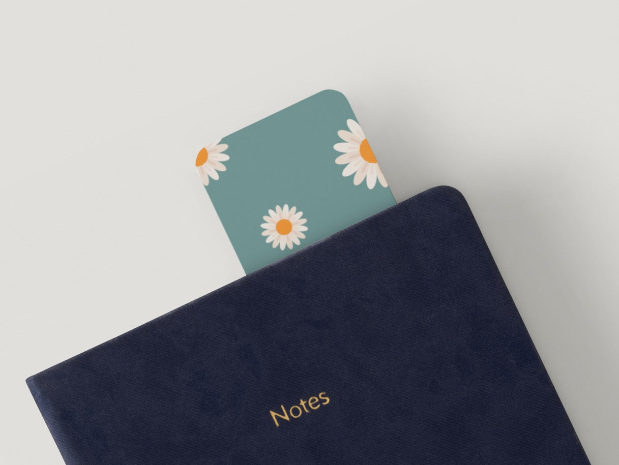 Daisy Bookmark, Floral Bookmark, Minimalist Bookmark, Aesthetic Bookmark, Cute Flower Bookmark, Book Lover Gift, Spring Bookmark, Simple Reading Accessory