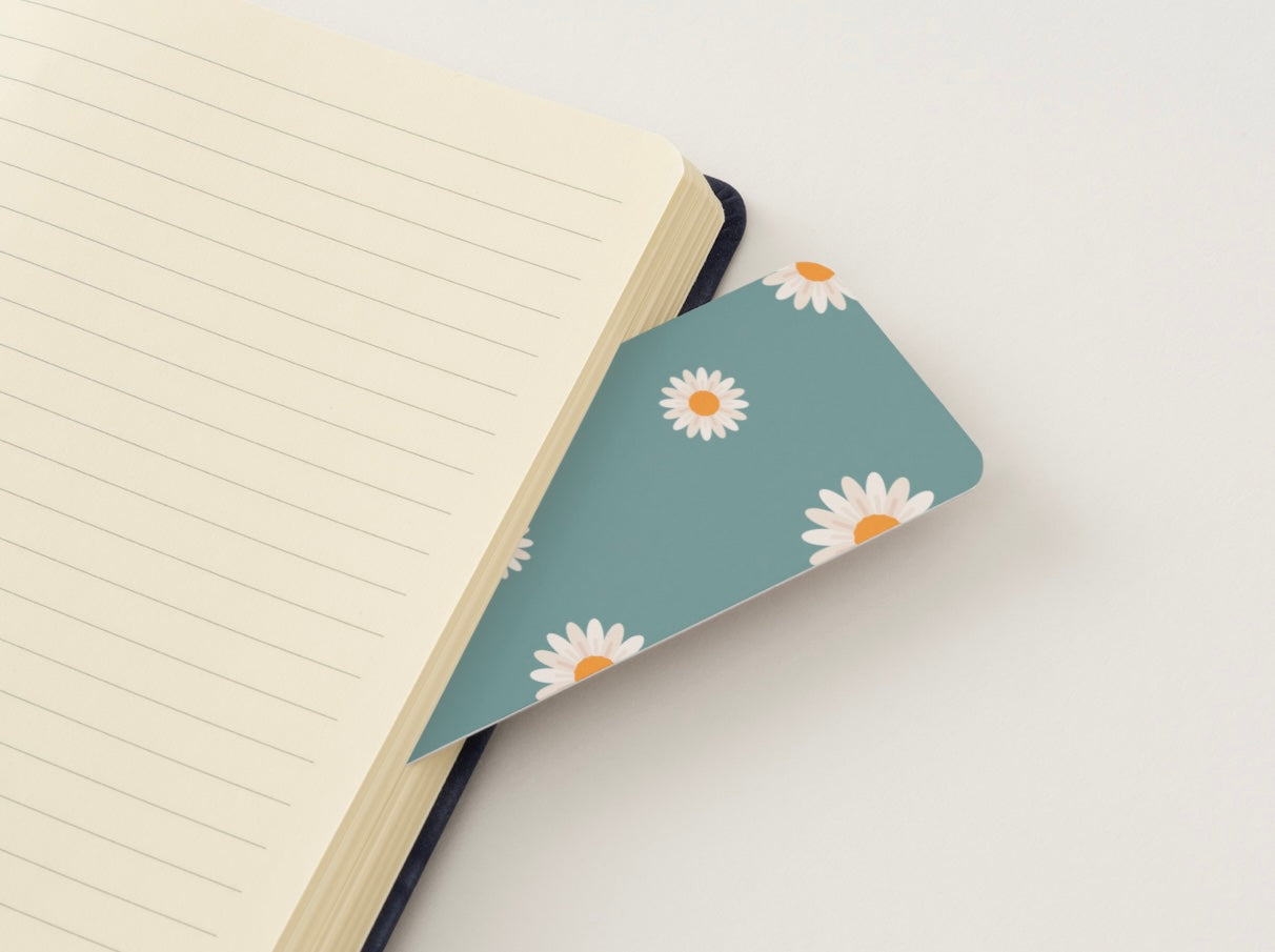 Daisy Bookmark, Floral Bookmark, Minimalist Bookmark, Aesthetic Bookmark, Cute Flower Bookmark, Book Lover Gift, Spring Bookmark, Simple Reading Accessory