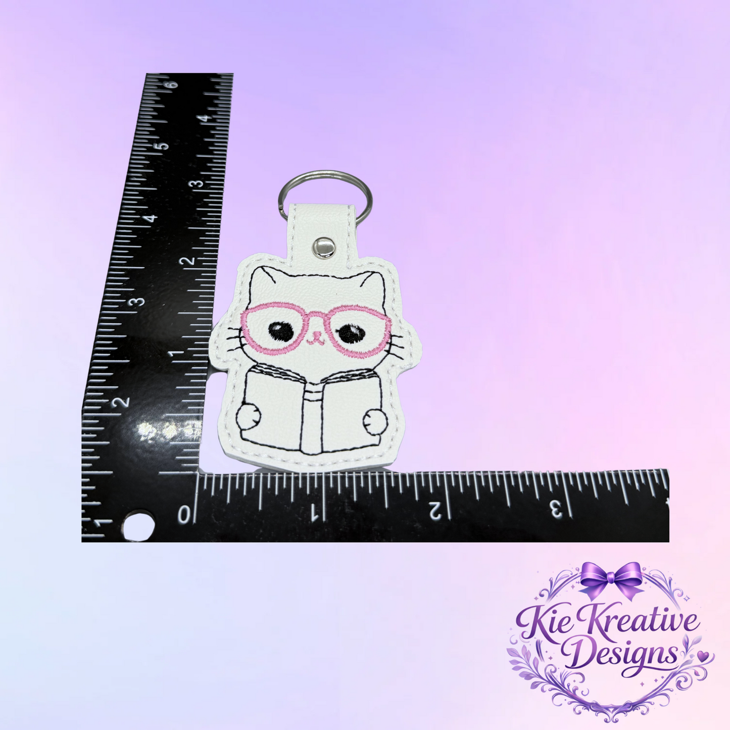 Embroidered Book Lover Cat Keychain – Cute Reading Kitty Key Fob – Bibliophile Gift – Reader Accessory – Teacher Book Club Gift