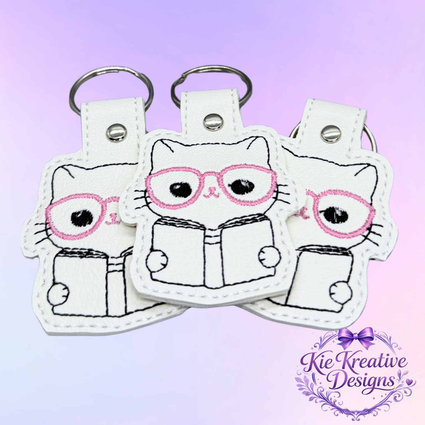 Embroidered Book Lover Cat Keychain – Cute Reading Kitty Key Fob – Bibliophile Gift – Reader Accessory – Teacher Book Club Gift