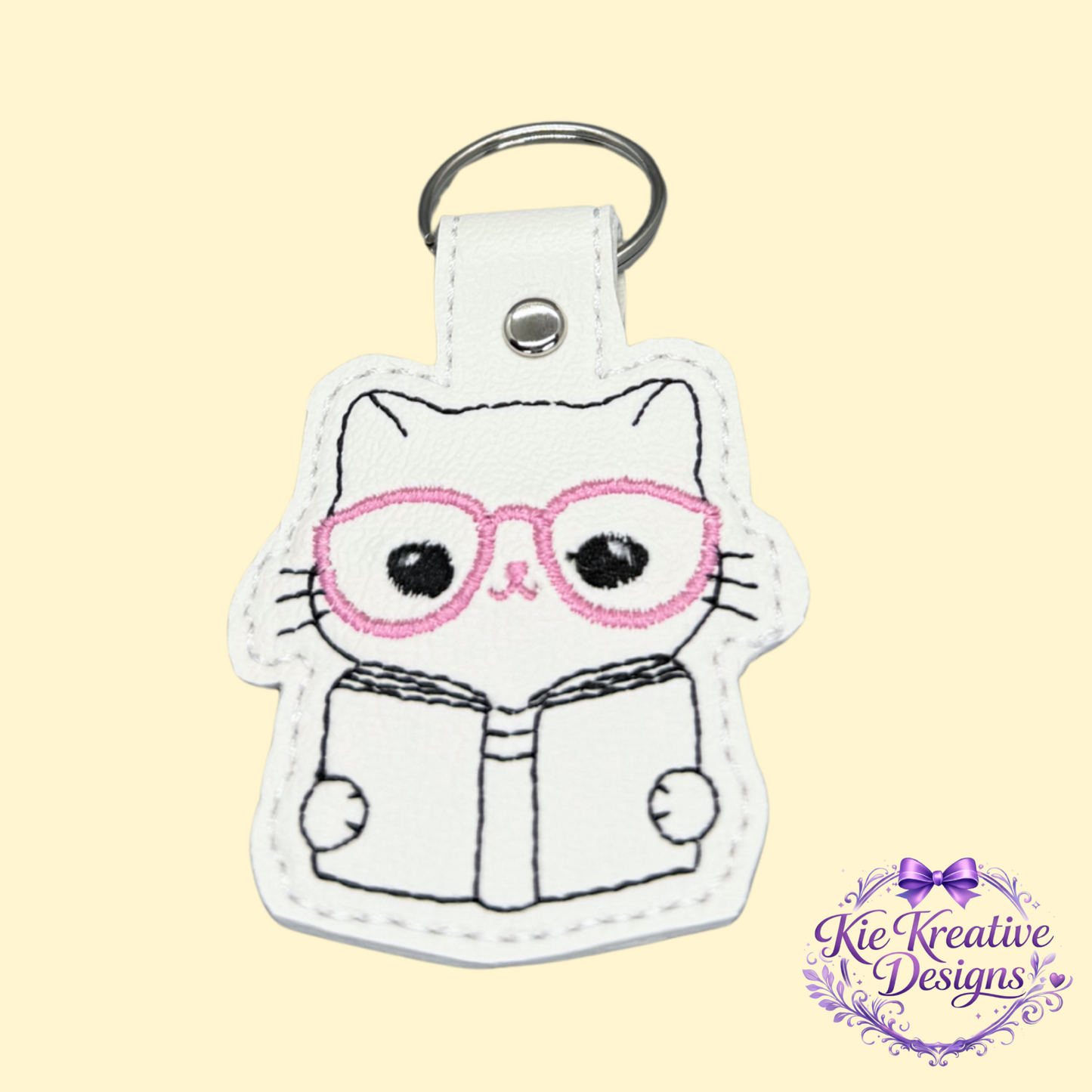 Embroidered Book Lover Cat Keychain – Cute Reading Kitty Key Fob – Bibliophile Gift – Reader Accessory – Teacher Book Club Gift